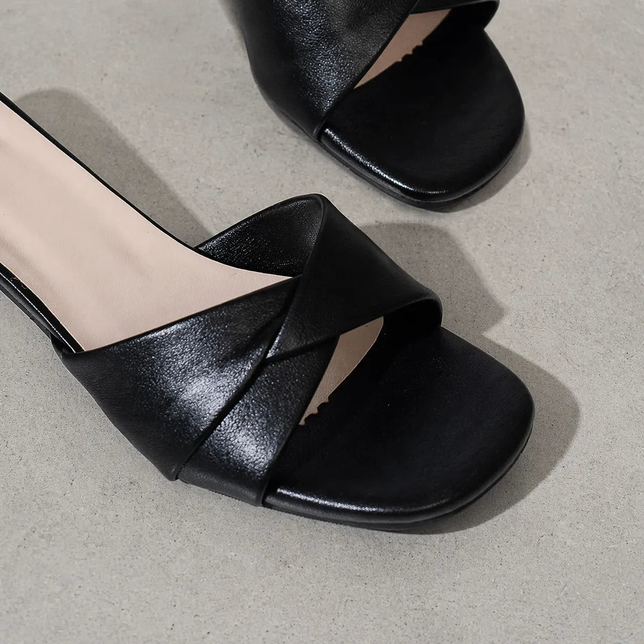 Sandales noires femme Image