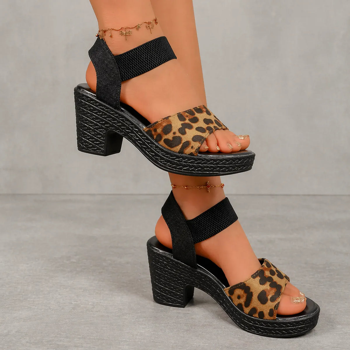 Sandale femme léopard Noctara | Talon bloc carré suède
