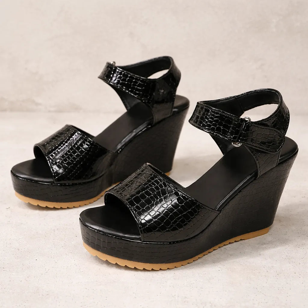 Sandales noires femme Obsidian | Compensée effet python