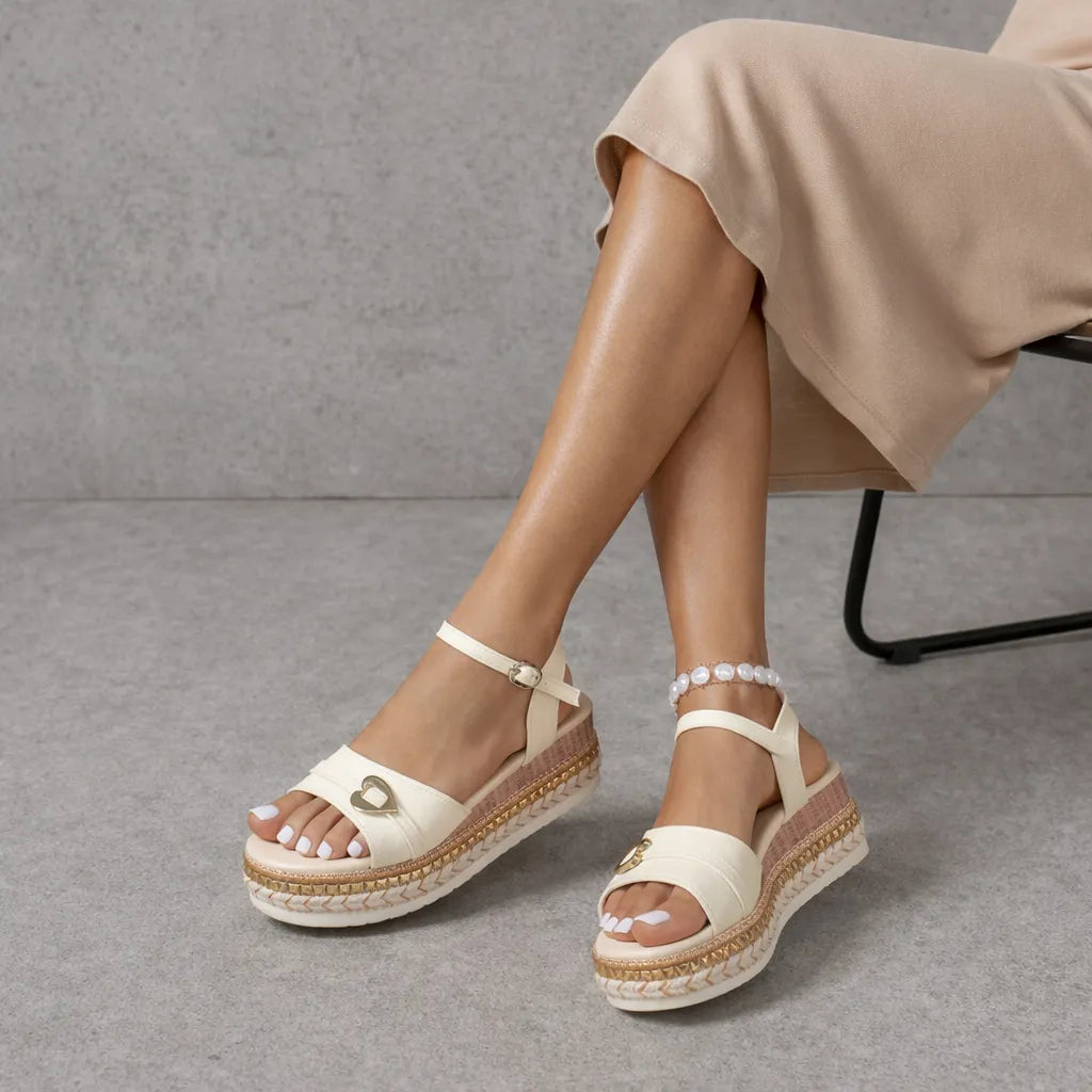 Sandales femme blanches Ishtar | Boucle cœur dorée