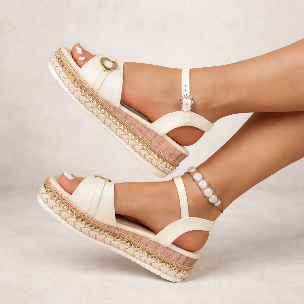 Sandales femme blanches Ishtar | Boucle cœur dorée