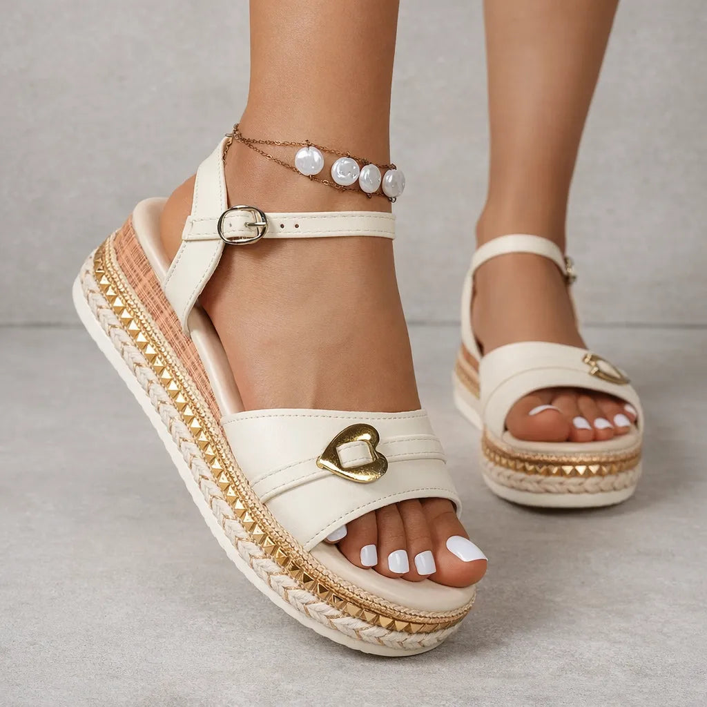 Sandales femme blanches Ishtar | Boucle cœur dorée